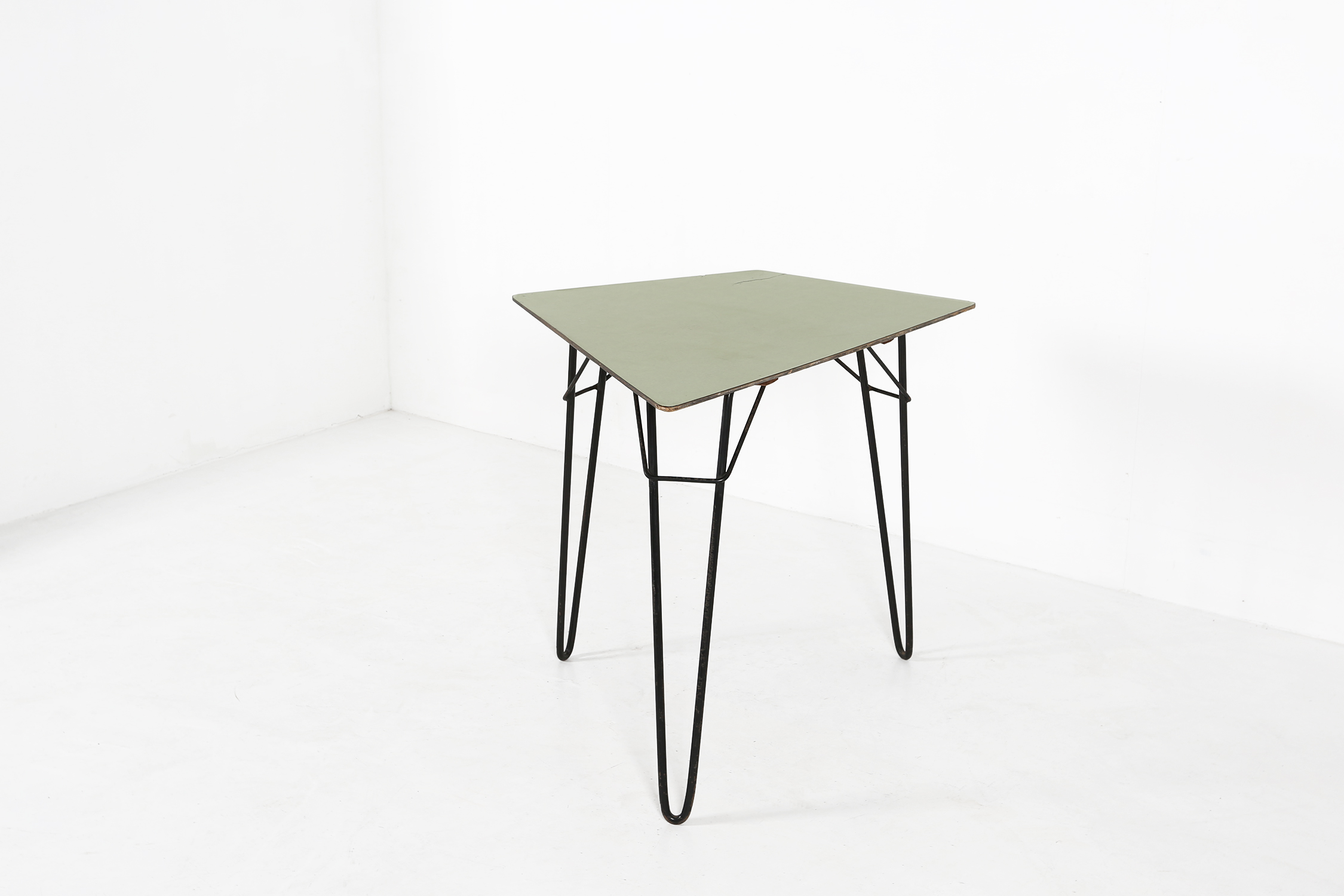 T1  table by Willy van der Meeren